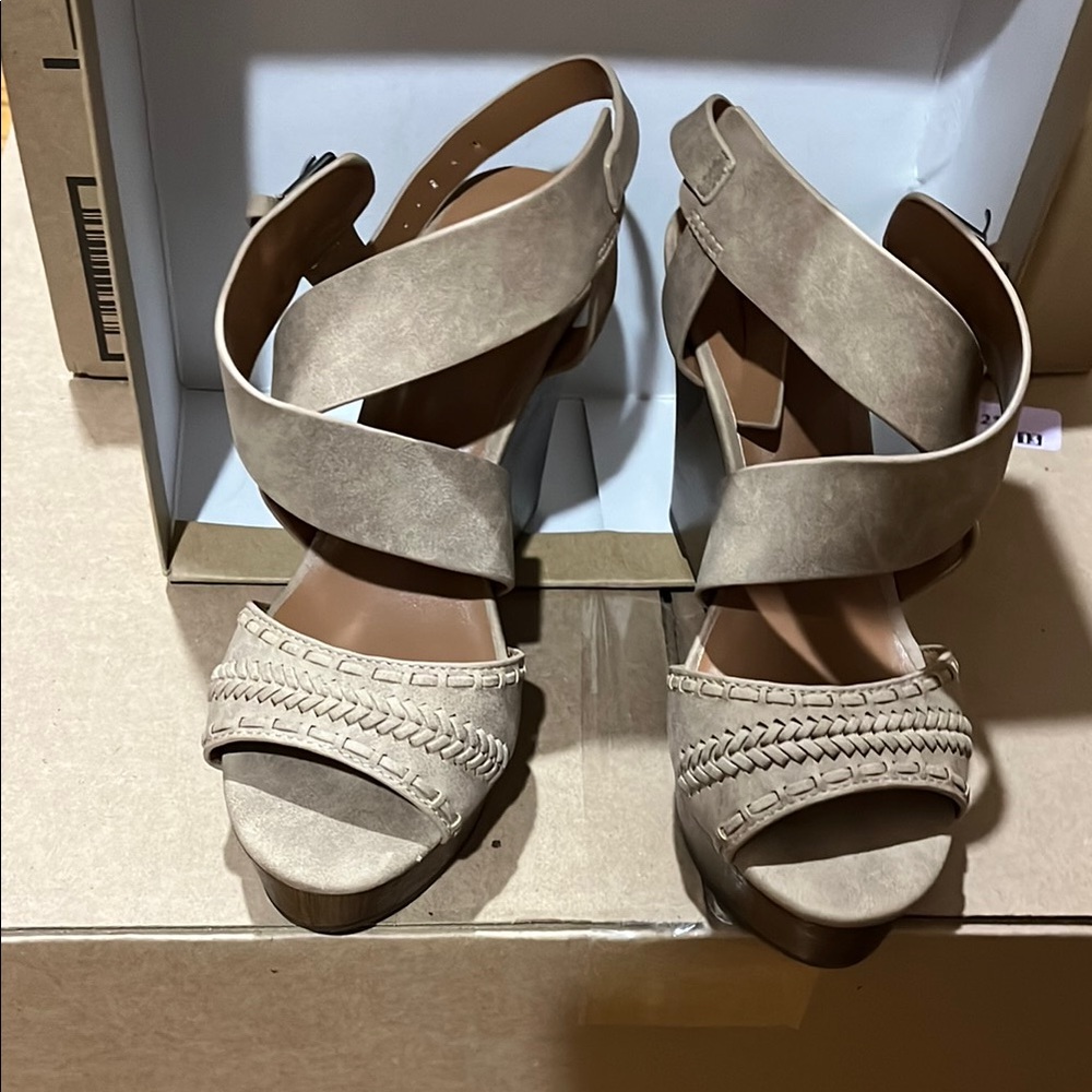 Indigo Tan Sandals Open-Toe Strappy Design